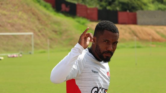 Imagem Veja vídeo: Atacante do Vitória quer comemorar título com torcida em campo