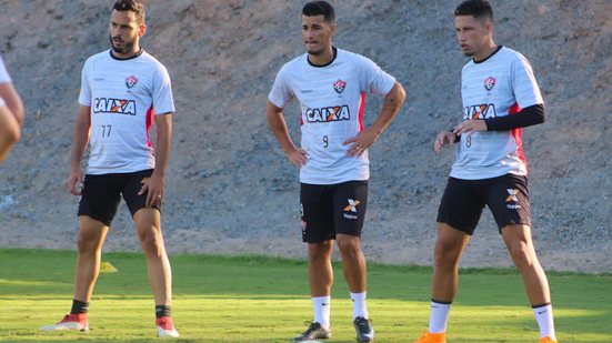 Imagem Vitória faz treino tático de olho na final