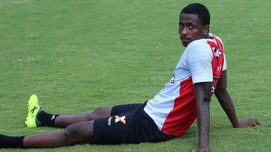 Imagem Denílson lamenta estar fora do jogo contra o Bahia: 'ninguém gosta de ficar de fora de uma decisão'
