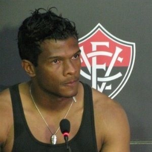 Imagem Ex-goleiro do Leão 'pega ar' com foto postada por jogadores do Bahia: 'Só tem corno aí'
