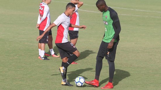 Imagem Com novo reforço, Vitória está relacionado para duelo com o Flamengo