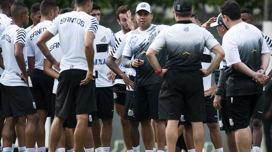 Imagem Vitória e Sport disputam contratação de goleiro do Santos