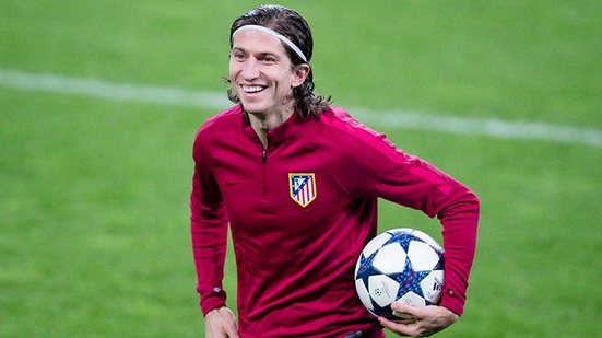 Imagem Filipe Luís avança em recuperação e deve treinar com bola na próxima semana