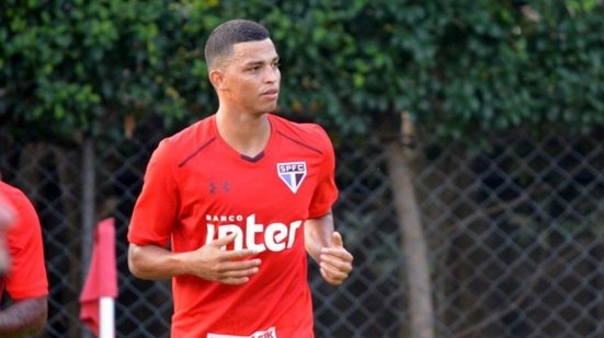 Imagem Vídeo: conheça zagueiro que fechou com o Vitória para a temporada 2018