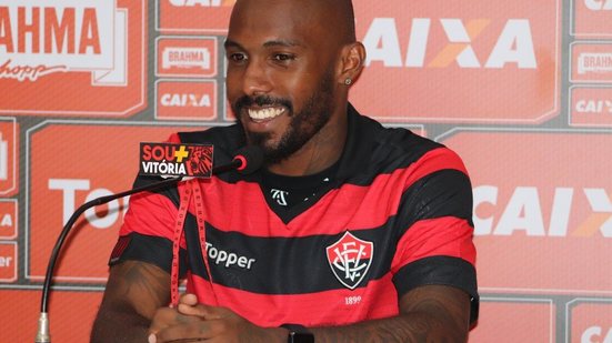Imagem Rhayner alerta para perigos de enfrentar o Corinthians: "tem que entrar concentrado"