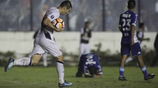 Imagem Vasco busca empate com um a menos e sobrevive na Libertadores