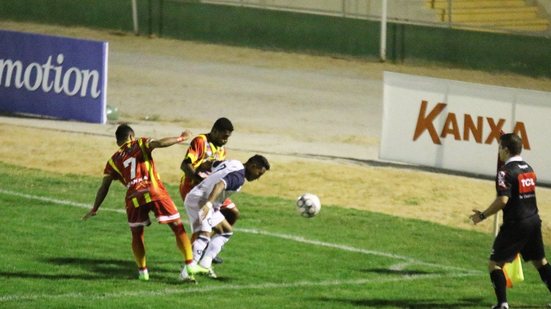 Imagem Na estreia do novo treinador, Juazeirense vence a primeira na Série C e põe fim a jejum de vitórias