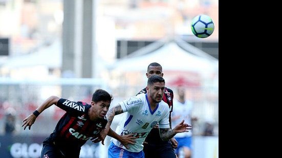 Imagem Bahia joga bem, mas desperdiça chances de gol e fica no 0 a 0 com o Atlético-PR