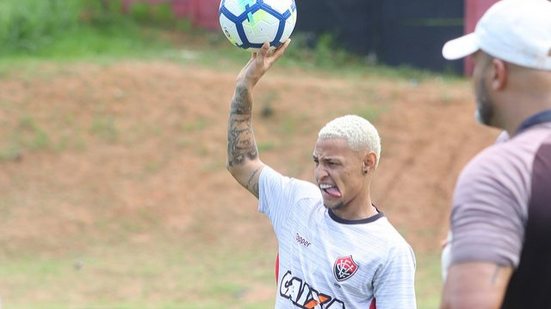 Imagem Buscando o primeiro triunfo no Brasileirão, Vitória enfrenta o América-MG na Arena Independência  