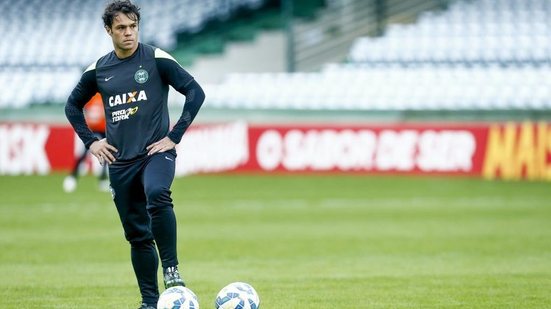 Imagem Melou! Sem acordo com o Fluminense, Kleber Gladiador volta a treinar no Coritiba