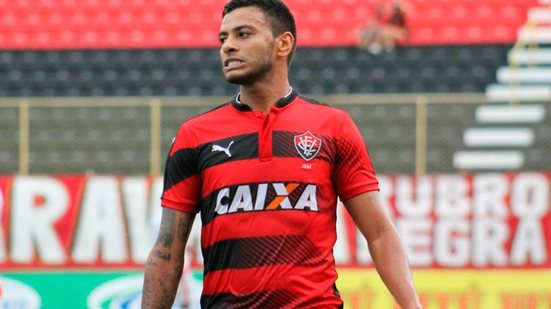 Imagem Vitória está em negociação adiantada para saída de Cleiton Xavier 