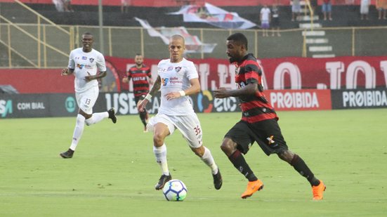 Imagem Vitória leva virada do Fluminense e sai vaiado do Barradão