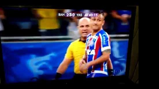 Imagem Árbitro dispara contra Vinicius: "Vai se f... comigo"