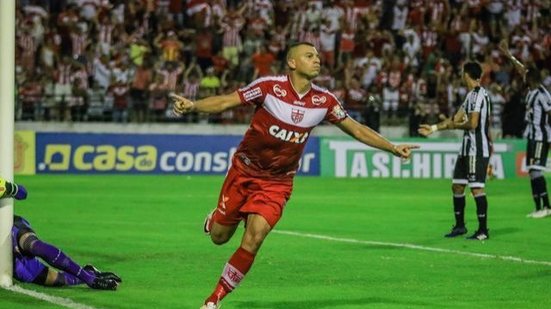 Imagem Neto Baiano faz três, mas CRB cede empate ao Ceará pela Copa do Nordeste