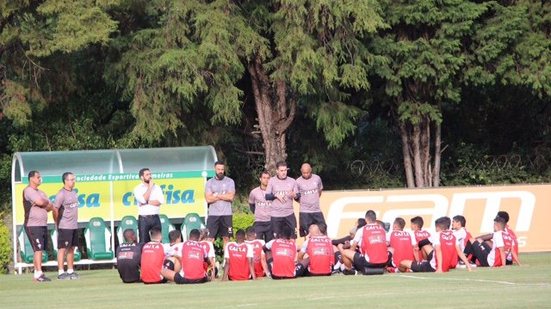 Imagem Mancini tem 22 jogadores à disposição para duelo com o Vasco