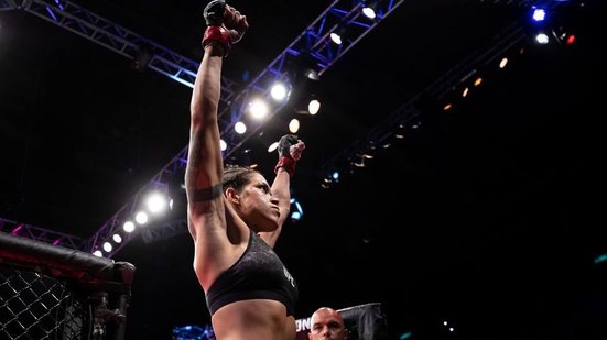 Imagem Baiana & Barril! Amanda Nunes vence por nocaute técnico e mantém cinturão do UFC