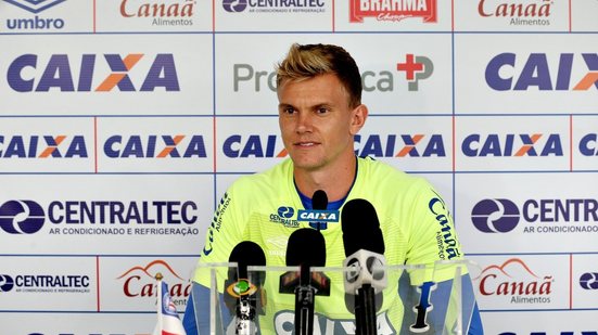 Imagem Douglas diz que Bahia saiu com a "cabeça erguida" mesmo com empate: 'Buscamos o triunfo até o fim'