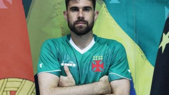 Imagem Apresentado, Fernando Miguel celebra chegada ao Vasco: 'Vou vestir uma camisa de tradição'
