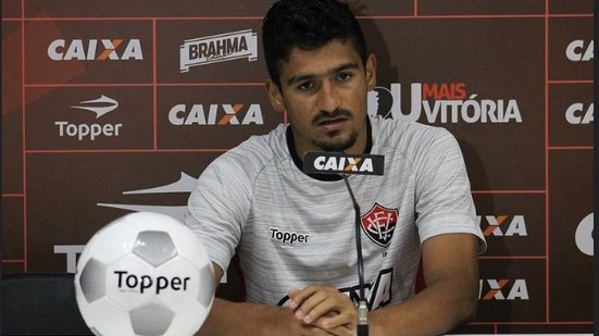 Imagem Ramon reclama de condições do gramado e acredita na classificação do Vitória: 'Não vamos desistir'