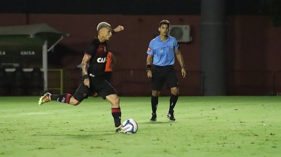 Imagem Neilton fala sobre vaias após eliminação do Nordestão: 'Até domingo era time de guerreiro'