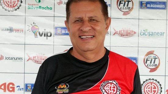 Imagem Arnaldo Lira comemora acesso à elite do Baianão pelo Atlético de Alagoinhas: "Nós merecemos"