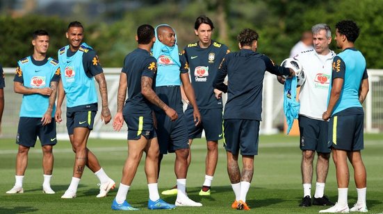 Imagem Com duas baixas, Seleção Brasileira treina pela primeira vez após chegada em Londres