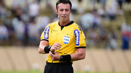 Imagem Trio de árbitros da FIFA comanda Vitória x Inter no Barradão