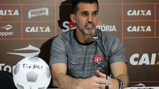 Imagem Mancini elogia o Santos, mas pede que Vitória aproveite pressão sobre adversário