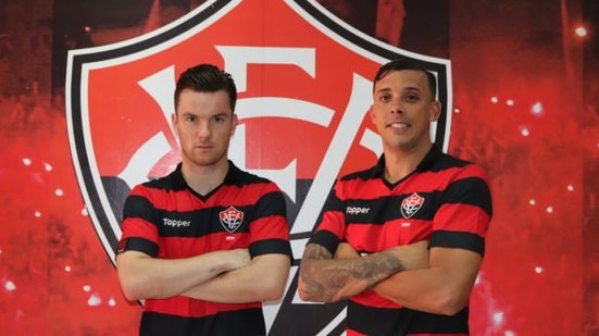 Imagem Vitória dispensa lateral e meia