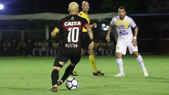 Imagem Com golaço de Neílton, Vitória vence a Chape e deixa o Z-4