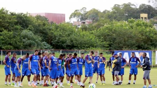 Imagem Com jovem zagueiro, Bahia está relacionado para duelo com o Corinthians