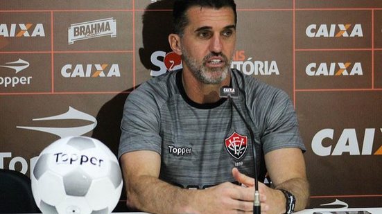 Imagem Mancini diz expulsão prejudicou o emocional do Vitória: 'Desconstruiu a proposta de jogo'