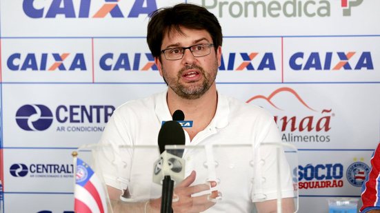 Imagem Bellintani não anuncia técnico e pede paciência à torcida