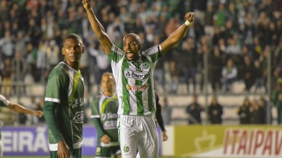 Imagem Vídeo: conheça o zagueiro que já está em Salvador para assinar com o Vitória