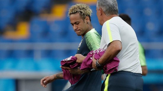 Imagem Tite fala sobre expectativa para estreia na Copa e revela: "Neymar não está 100% ainda"