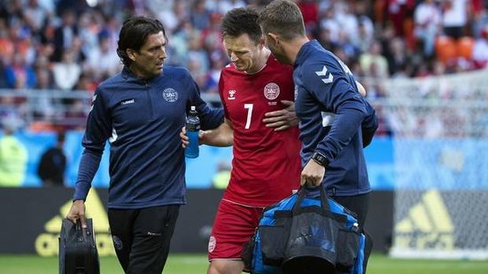 Imagem Jogador da Dinamarca é cortado após fraturar a costela no jogo contra o Peru