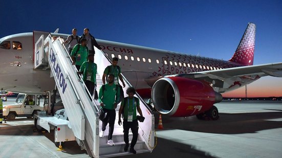Imagem Avião que conduzia a seleção da Arábia Saudita sofre pane no motor
