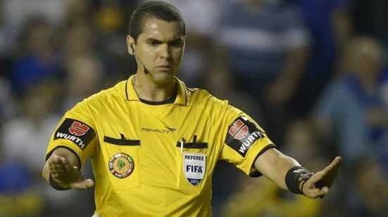 Imagem Trio da FIFA comanda arbitragem de Ceará x Bahia