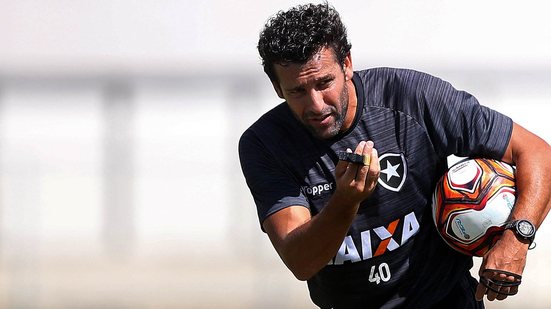 Imagem Dança dos técnicos! Alberto Valentim deixa comando técnico do Botafogo; Saiba mais