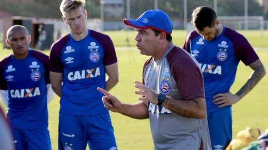 Imagem Enderson Moreira inicia montagem do Bahia para duelo com o Ceará