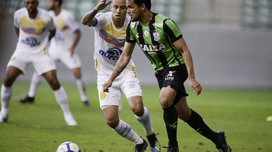 Imagem Lateral comemora preparação do América-MG na parada para a Copa