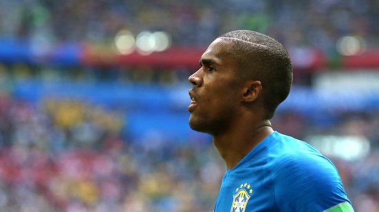 Imagem Merece vaga? Douglas Costa comenta boa atuação e fala sobre briga pela titularidade