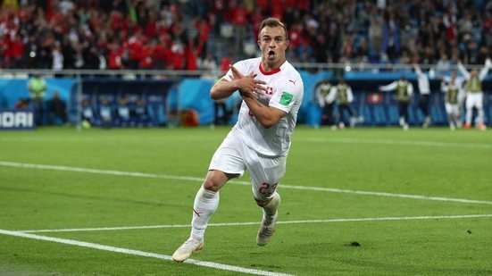 Imagem Suíça aproveita falhas defensivas da Sérvia e vence de virada