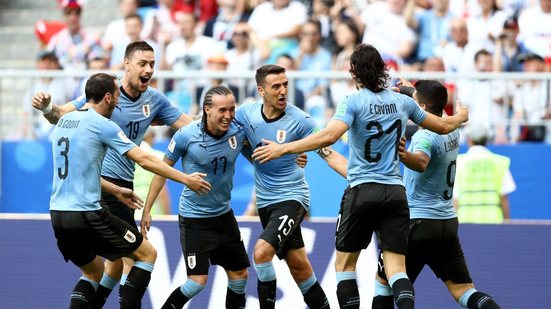 Imagem Uruguai vence a Rússia por 3 a 0 e confirma 1º lugar no Grupo A
