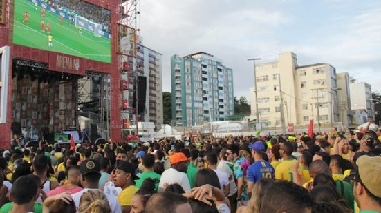 Imagem Torcedores comemoram gol na Arena da Barra, mas avaliam que Brasil precisa melhorar