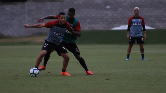 Imagem Sem zagueiro e atacante, Vitória treina na Toca
