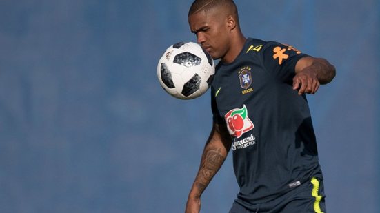 Imagem Douglas Costa é liberado pelo DM e deve enfrentar a Bélgica na próxima sexta