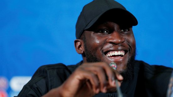 Imagem Lukaku coloca Brasil como "o favorito" e defende Neymar