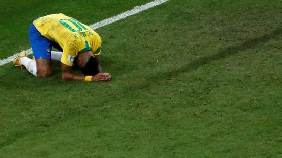 Imagem Brasil joga melhor, mas perde para a Bélgica e dá adeus à Copa
