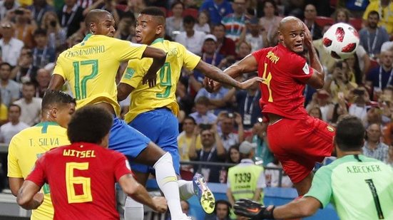 Imagem Após derrota, Fernandinho e Gabriel Jesus são alvo de racismo e xingamentos nas redes sociais